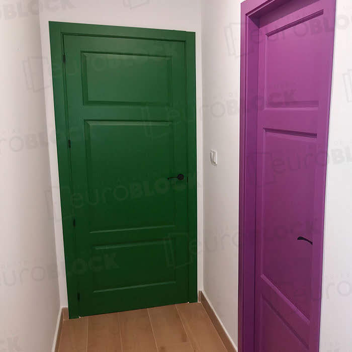 Ejemplo de puertas de madera de colores 6