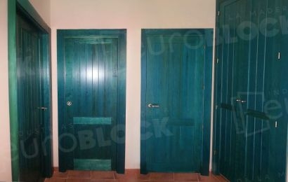 Puertas de Madera Rústicas Pintadas Verdes: Encanto Natural en tu Hogar