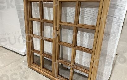 Ventanas francesas y cuadriculadas de madera