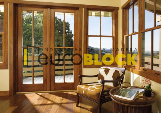 Ejemplo 3 de casa con ventanas de madera