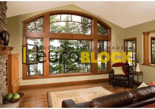 Ejemplo 7 de casa con ventanas de madera