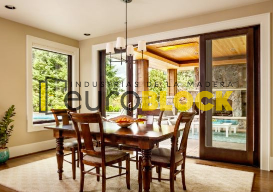 Ejemplo 8 de casa con ventanas de madera