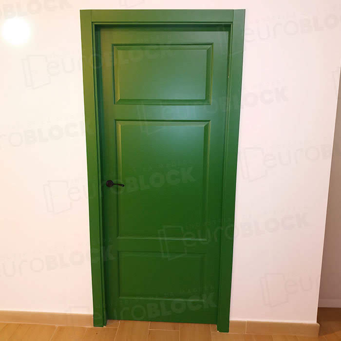 Ejemplo de puertas de madera de colores 7