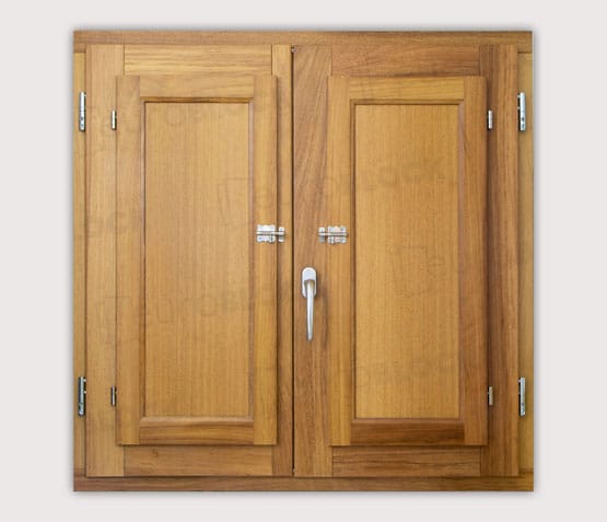 Ventana ciega de madera