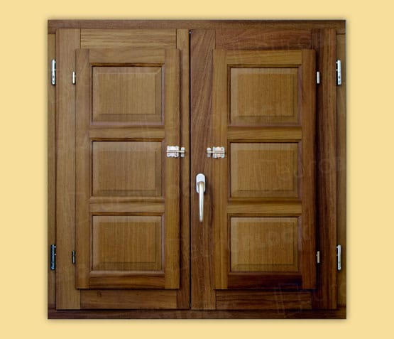 Ventana ciega de madera