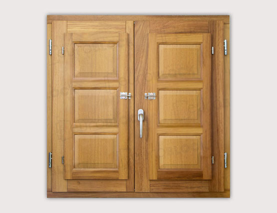 Ventana ciega de madera