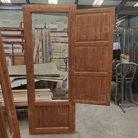 Balcones de Madera con Postigo