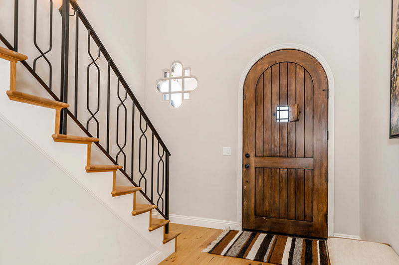 Puertas de exterior de madera y hierro