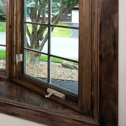Ventana de Madera Oscura