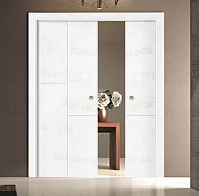 Puerta blanca con 3 rayas modelo PVT4