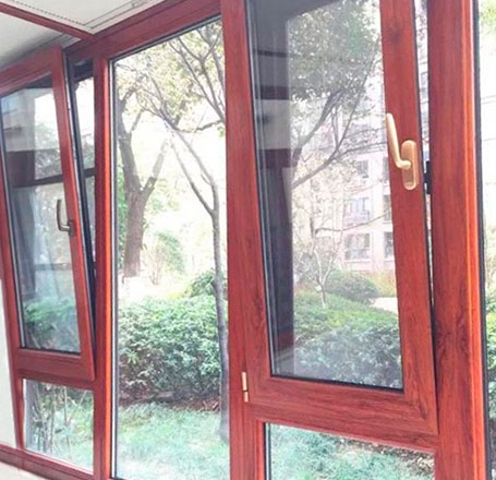 Ventajas de las ventanas de madera oscilobatientes