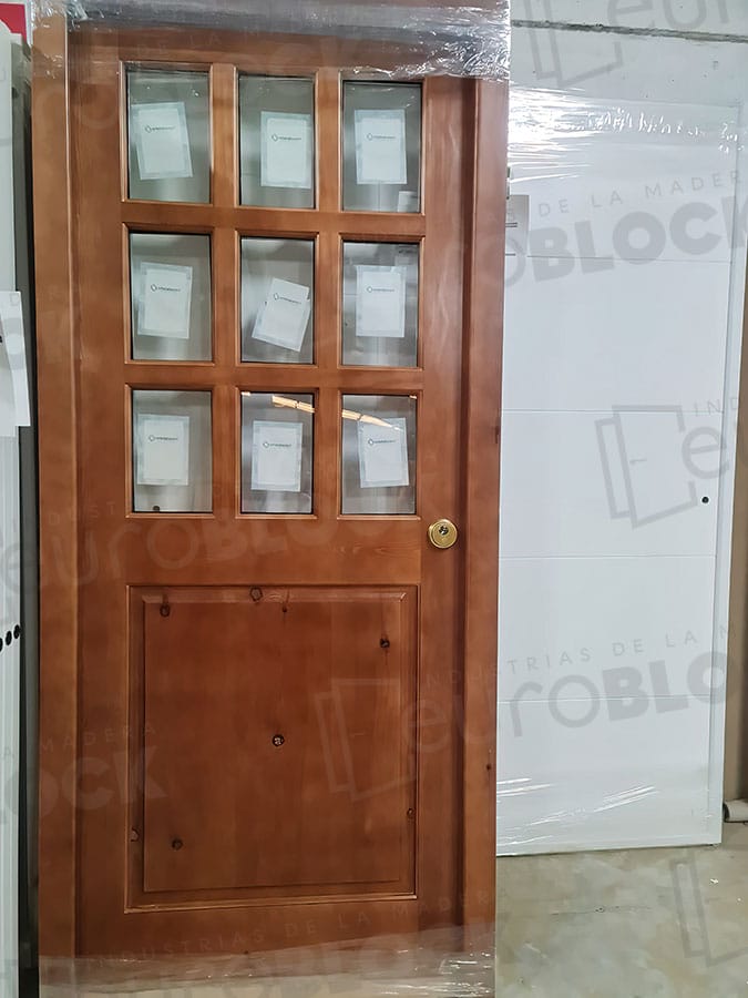 Puerta de Exterior de Madera Maciza Serie 1100-V9