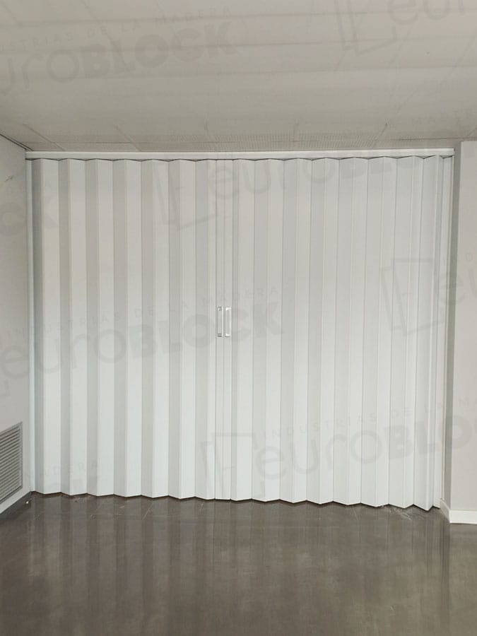 Puerta Plegable PVC Berna Alto 300 cm.