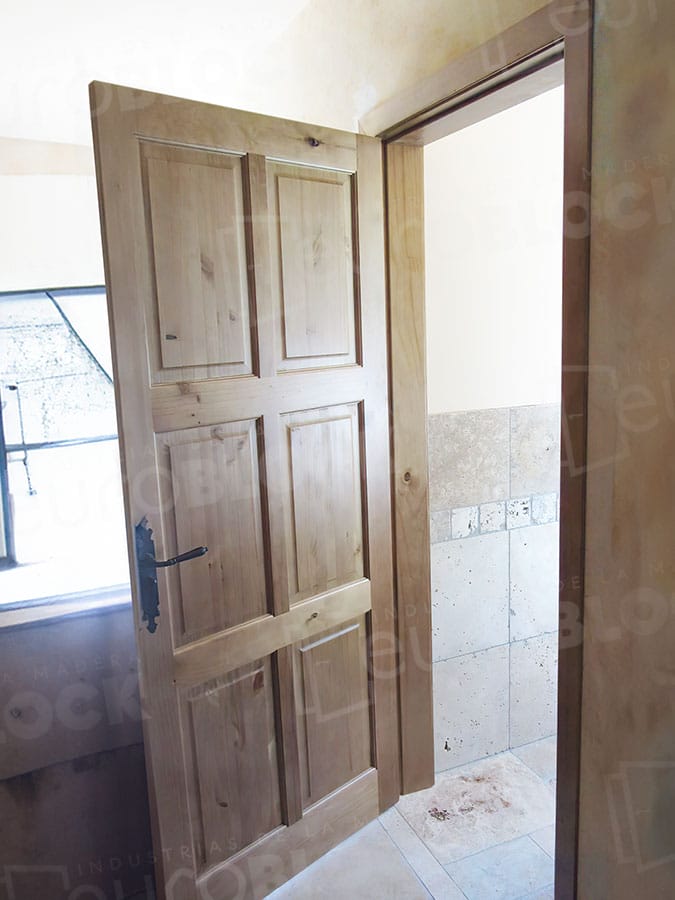 Puerta Block Rústica de Madera Bravo