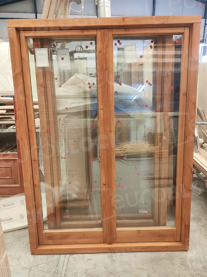 Balconera Europea Otras Medidas de Madera Maciza de Pino V2 Teñida (Cristal Transparente Incluido)