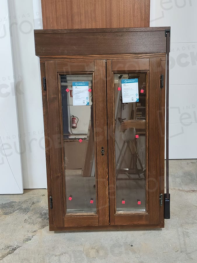 Ventana Europea de Madera Maciza de Pino V2 Teñida (Cristal Transparente Incluido)